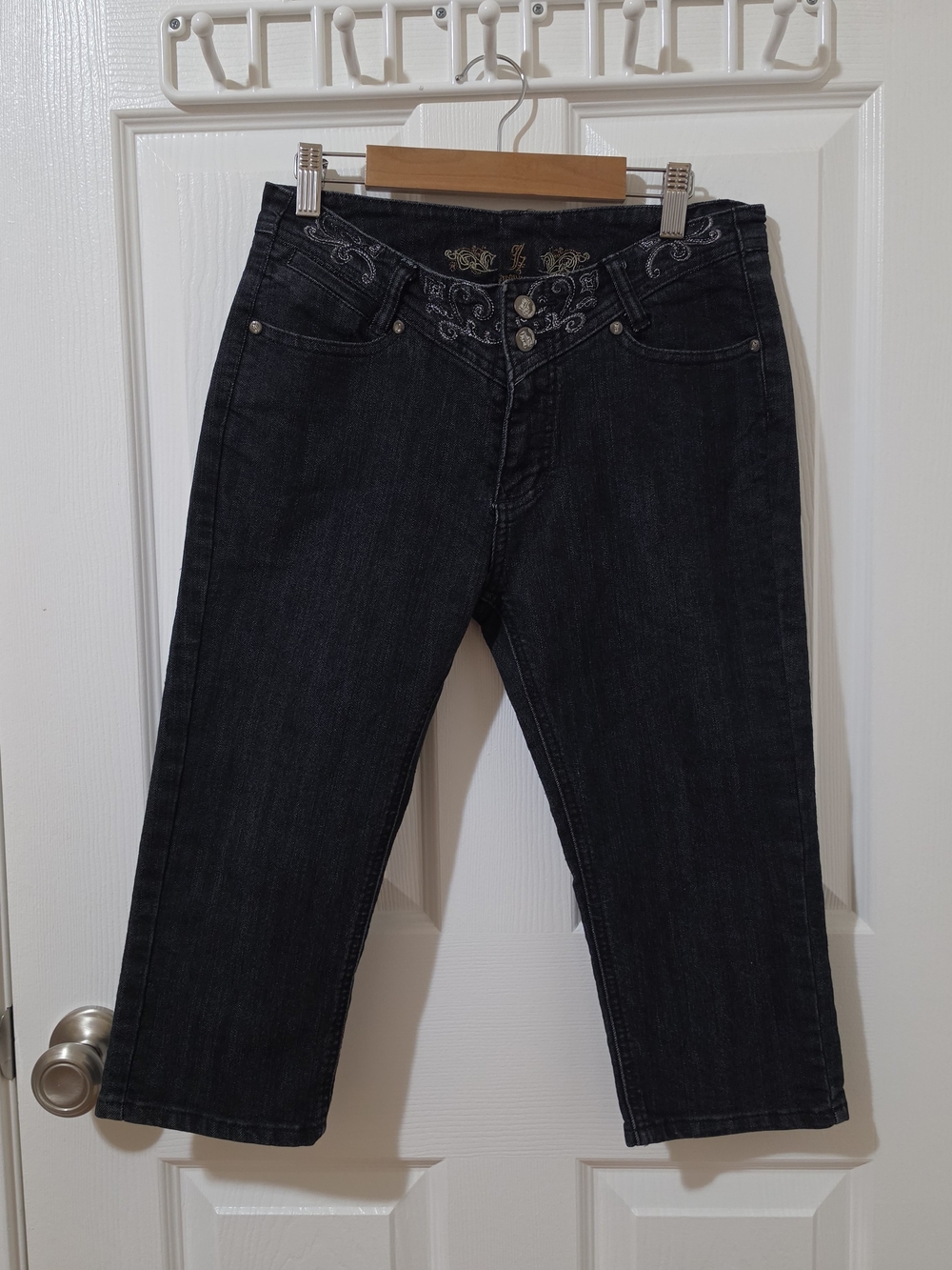 JZ Premium Embroidered Waist Black Women’s Capris Jeans